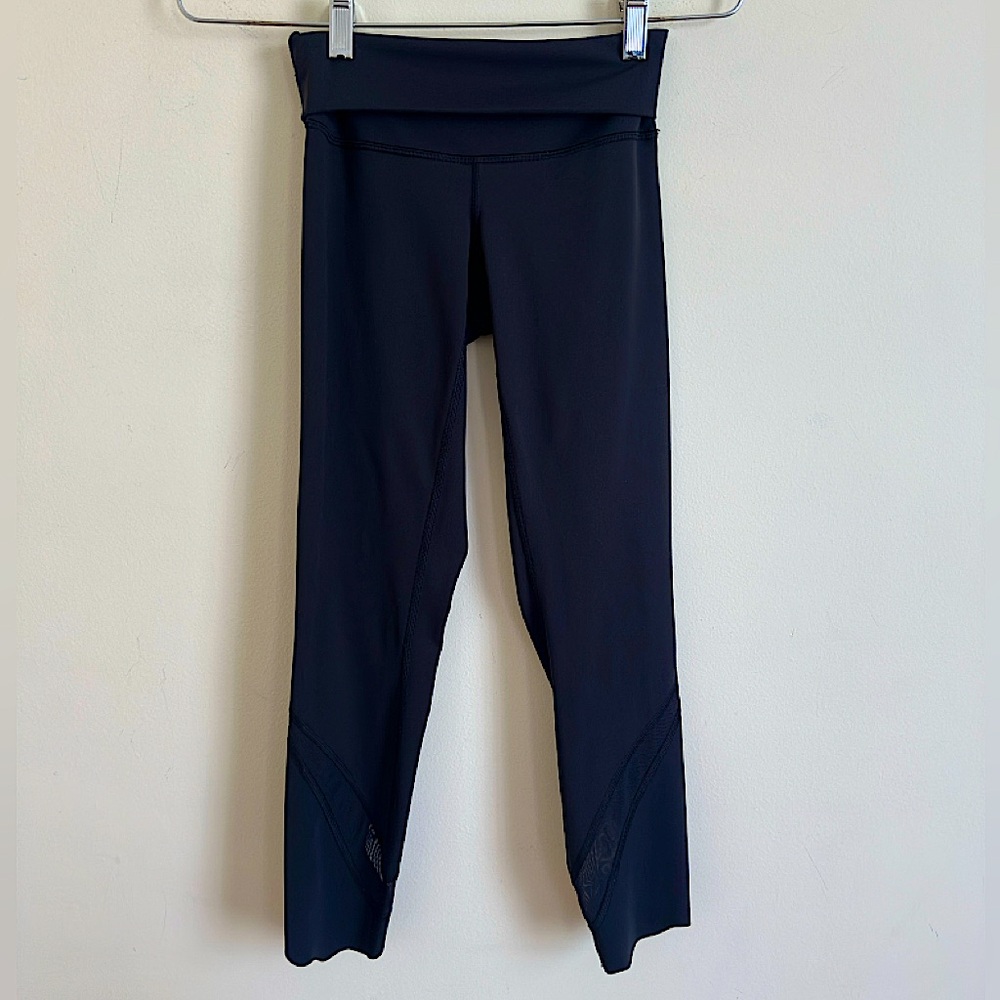 lululemon athletica || high waisted Black cropped Leggings scalloped hem Sz 2